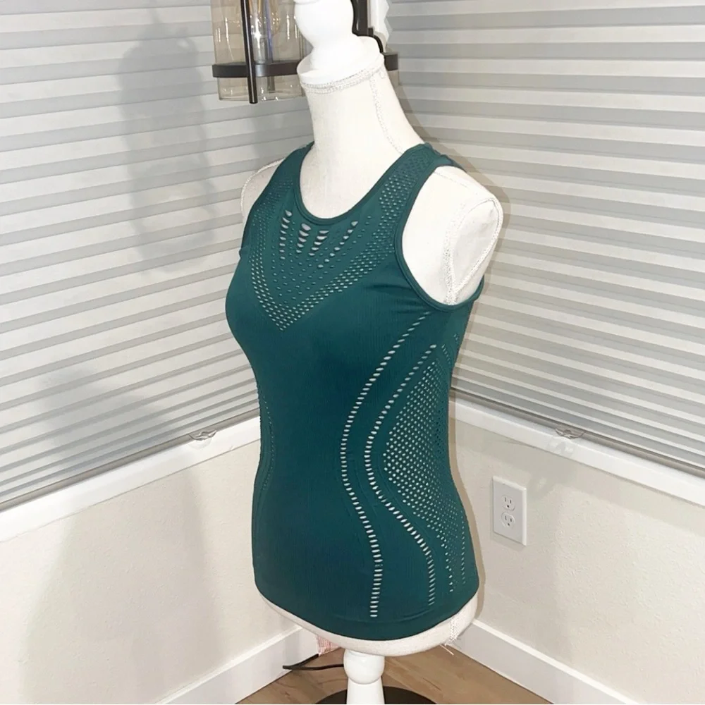 ALO YOGA Lark Perforated Tank Top